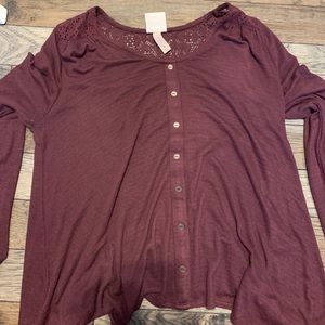 Long sleeve with lace on back